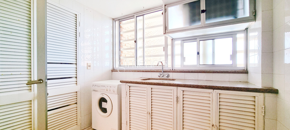 Apartamento ID.134 - Excepcional Semipiso en Golden Gate, piso alto, 3 suites+dependencia, calefaccion