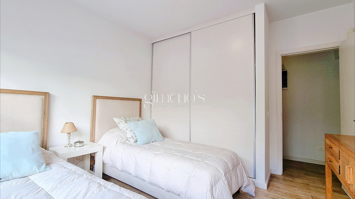 Apartamento ID.138 - Apartamento moderno en Peninsula, 3 dormitorios, parrillero, garage doble. Planta Baja.
