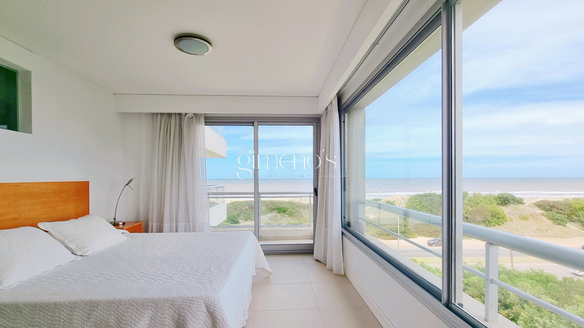 Apartamento ID.558 - Apartamento esquinero en primera linea de la Playa Brava, 4 Suites, calefaccion, garages. Punta del Este 