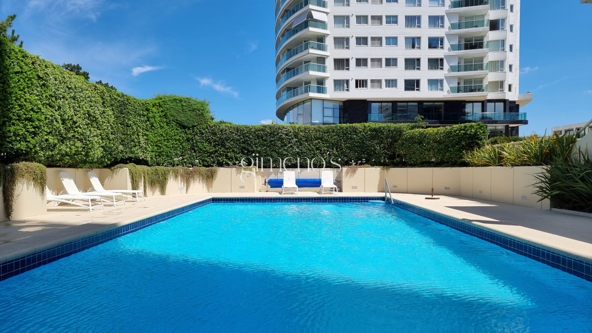 Apartamento ID.137 - Semipiso con extraordinaria vista al Mar, 3 suites + dep, garage 3 autos, bauleras