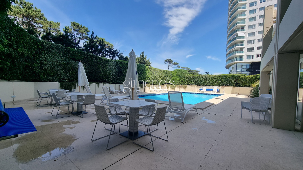 Apartamento ID.137 - Semipiso con extraordinaria vista al Mar, 3 suites + dep, garage 3 autos, bauleras