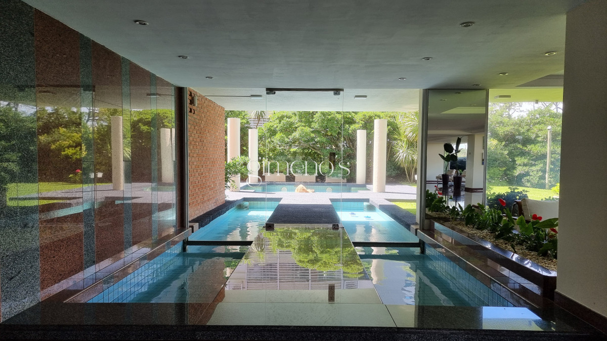 Apartamento ID.137 - Semipiso con extraordinaria vista al Mar, 3 suites + dep, garage 3 autos, bauleras