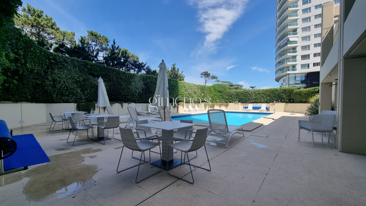 Apartamento ID.137 - Semipiso con extraordinaria vista al Mar, 3 suites + dep, garage 3 autos, bauleras