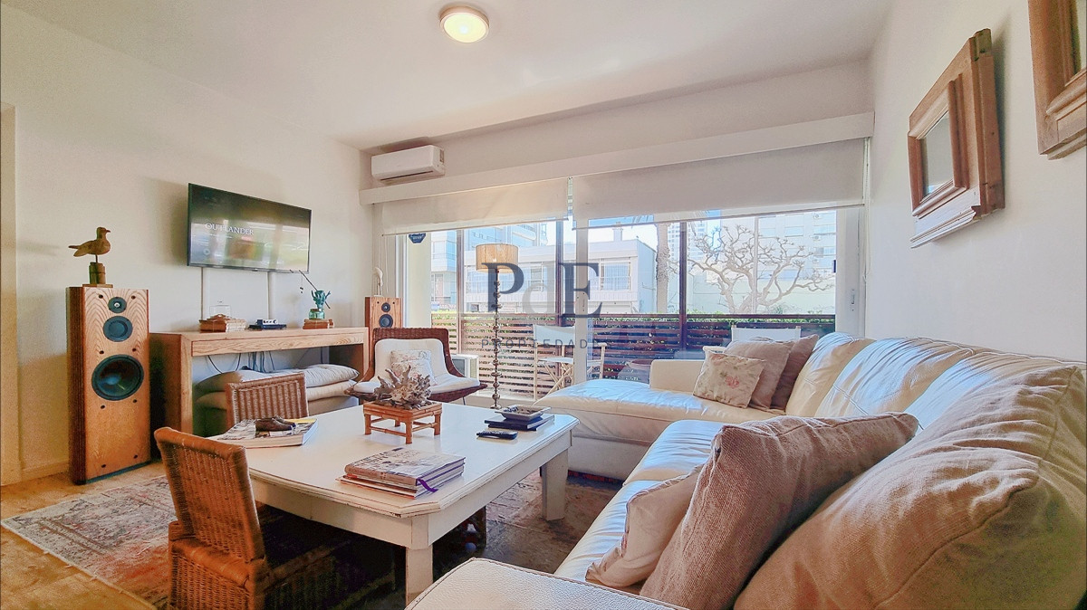 Apartamento moderno en Peninsula, 3 dormitorios, parrillero, garage doble. Planta Baja. - Imagen 1