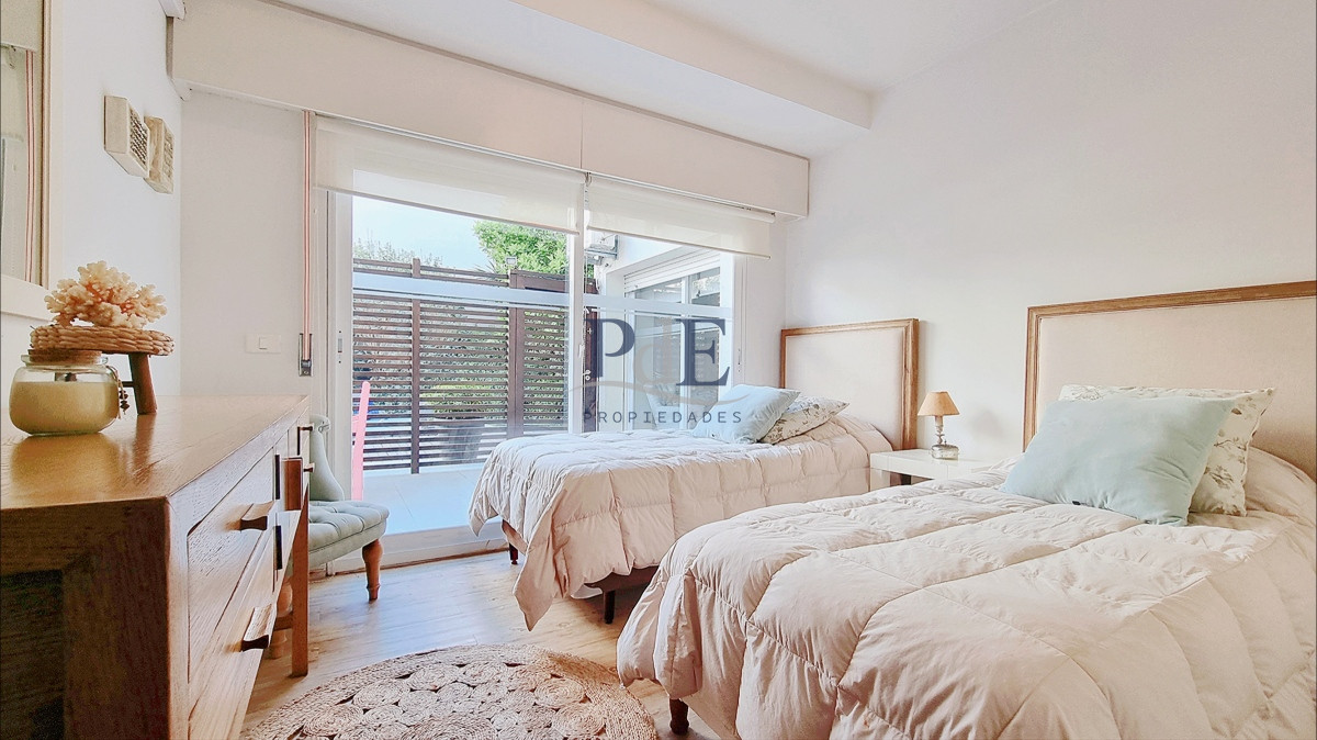 Apartamento moderno en Peninsula, 3 dormitorios, parrillero, garage doble. Planta Baja. - Imagen 13