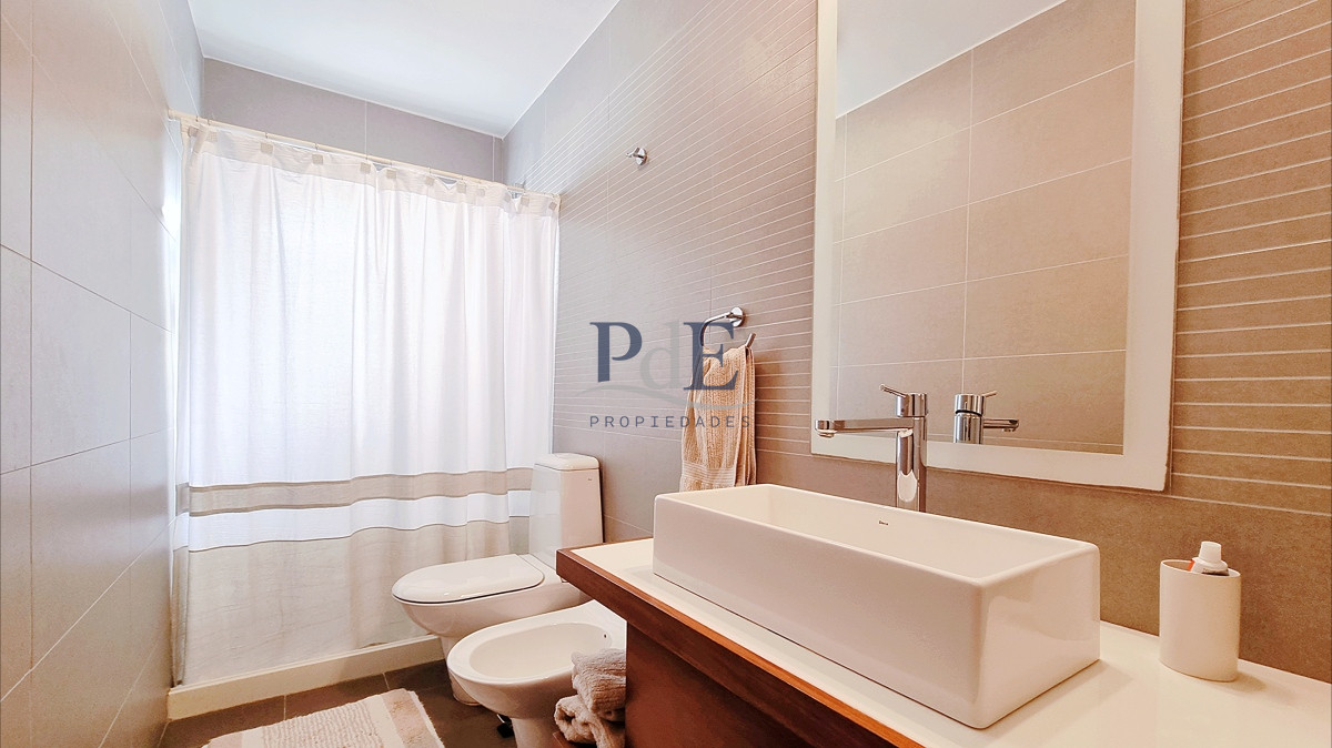 Apartamento moderno en Peninsula, 3 dormitorios, parrillero, garage doble. Planta Baja. - Imagen 15