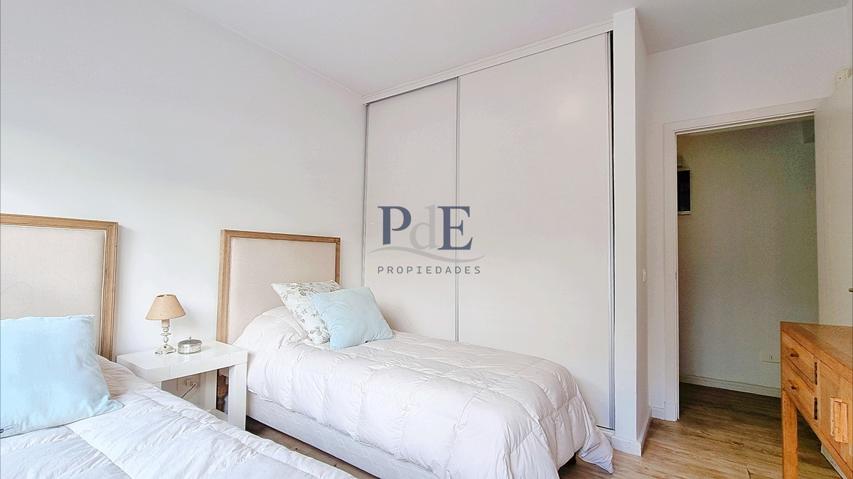 Apartamento moderno en Peninsula, 3 dormitorios, parrillero, garage doble. Planta Baja. - Imagen 14