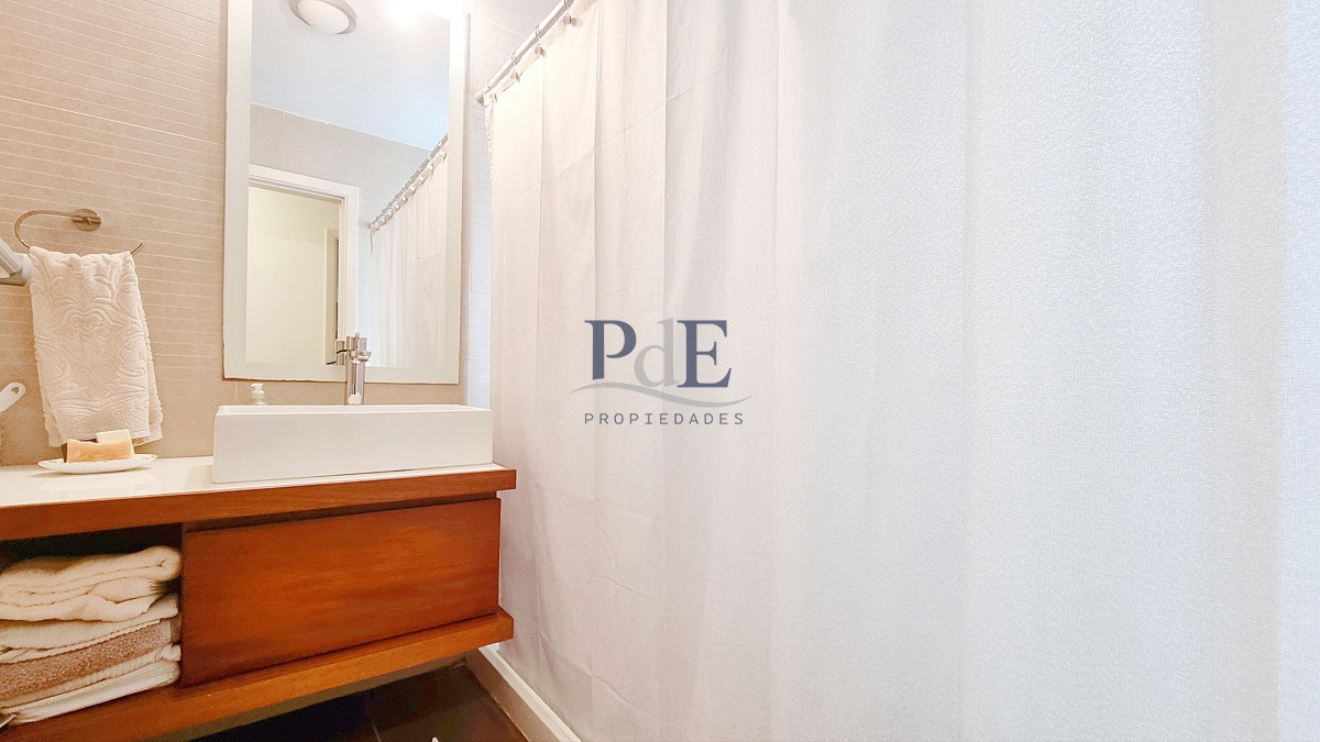 Apartamento moderno en Peninsula, 3 dormitorios, parrillero, garage doble. Planta Baja. - Imagen 12