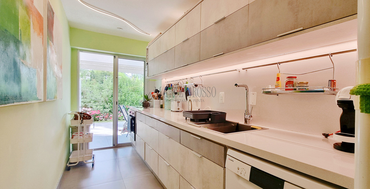 Apartamento ID.101 - Apartamento a 2 cuadras de la Mansa, 3 dormitorios, Jardin, parrillero y alefaccion, 