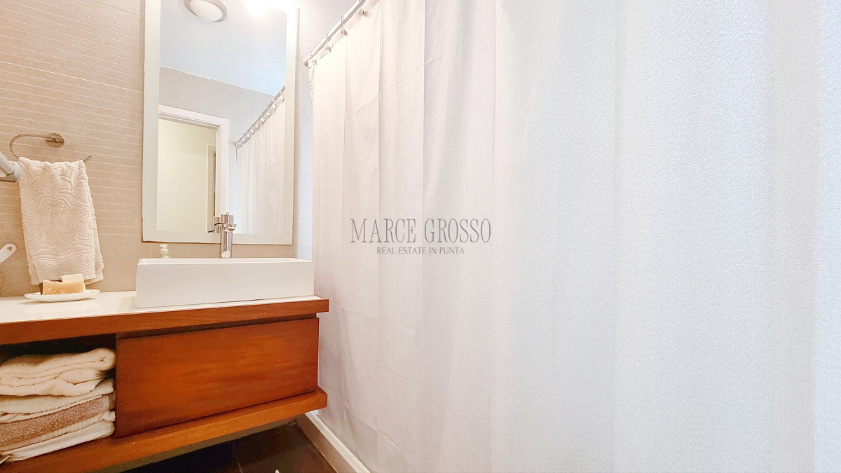 Apartamento ID.53 - Apartamento moderno en Peninsula, 3 dormitorios, parrillero, garage doble. Planta Baja.