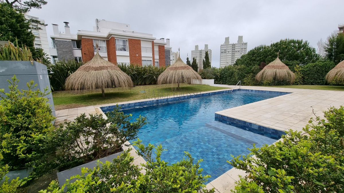 Apartamento ID.101 - Apartamento a 2 cuadras de la Mansa, 3 dormitorios, Jardin, parrillero y alefaccion, 