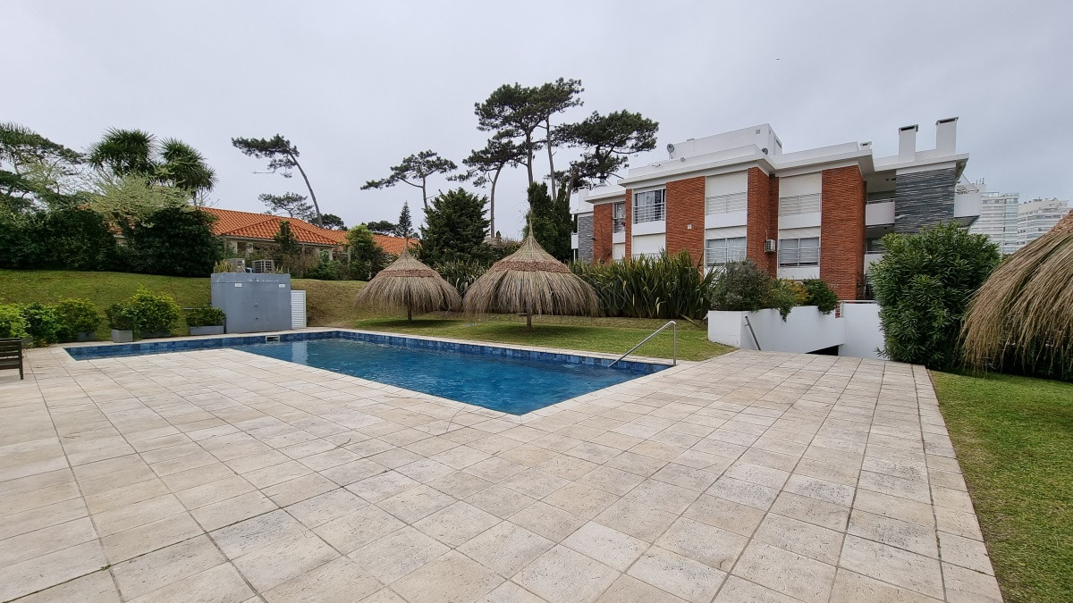 Apartamento ID.101 - Apartamento a 2 cuadras de la Mansa, 3 dormitorios, Jardin, parrillero y alefaccion, 