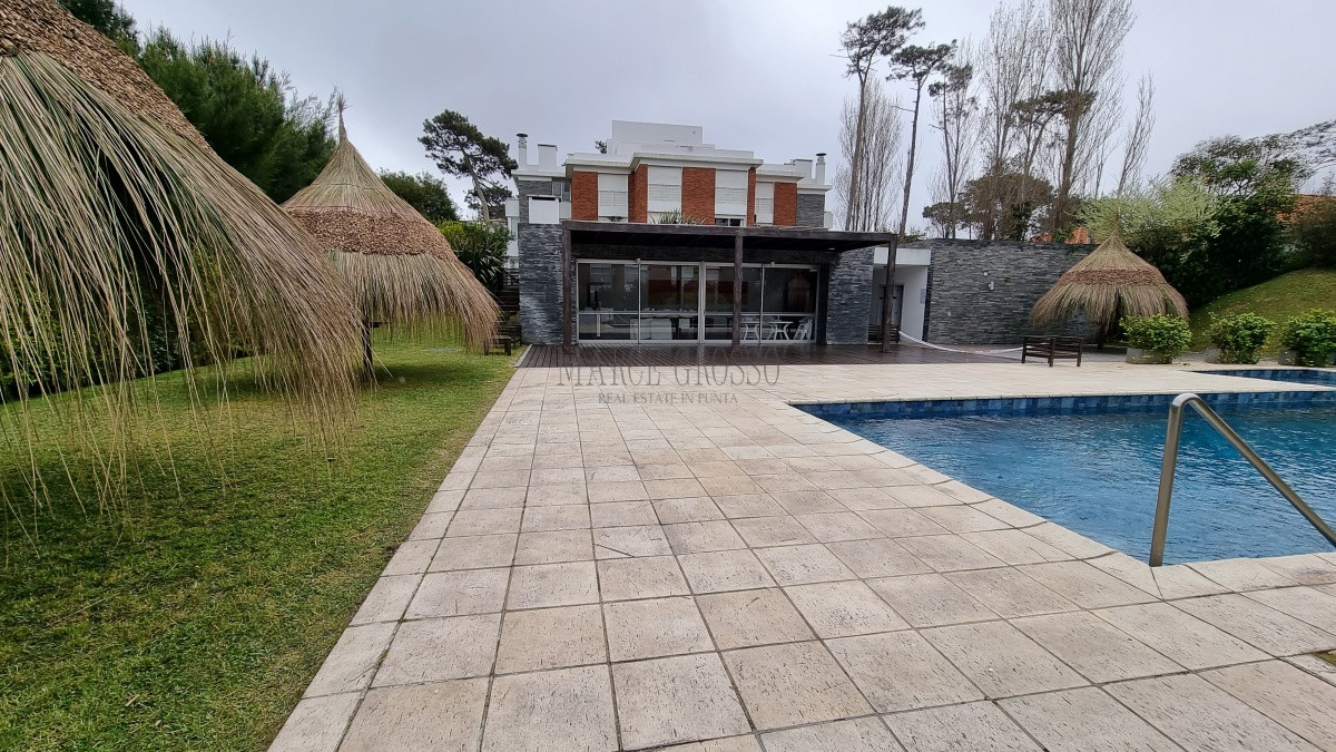 Apartamento ID.101 - Apartamento a 2 cuadras de la Mansa, 3 dormitorios, Jardin, parrillero y alefaccion, 