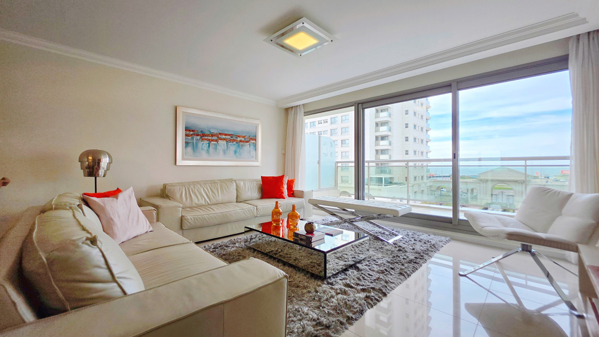 Apartamento en Imperiale, vista al mar, 3 suites, doble garage.