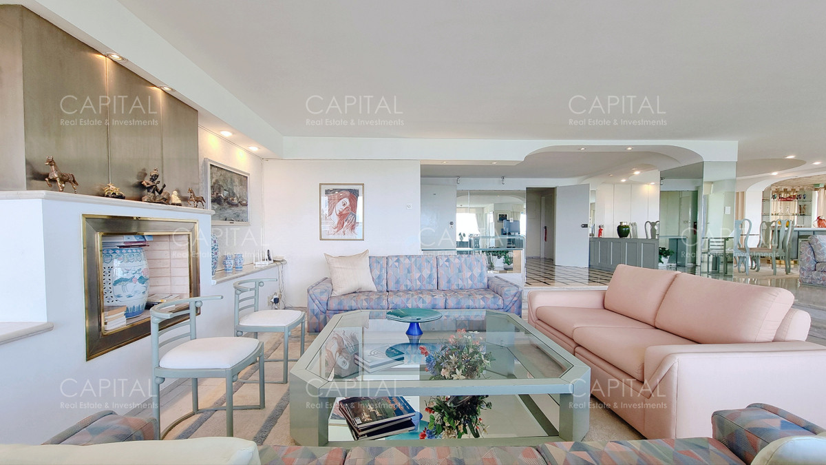 Apartamento ID.37679 - Semipiso con extraordinaria vista al Mar, 3 suites + dep, garage 3 autos, bauleras