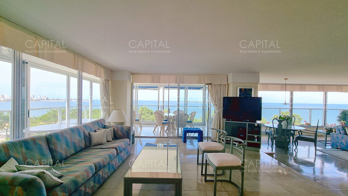 Apartamento ID.37679 - Semipiso con extraordinaria vista al Mar, 3 suites + dep, garage 3 autos, bauleras