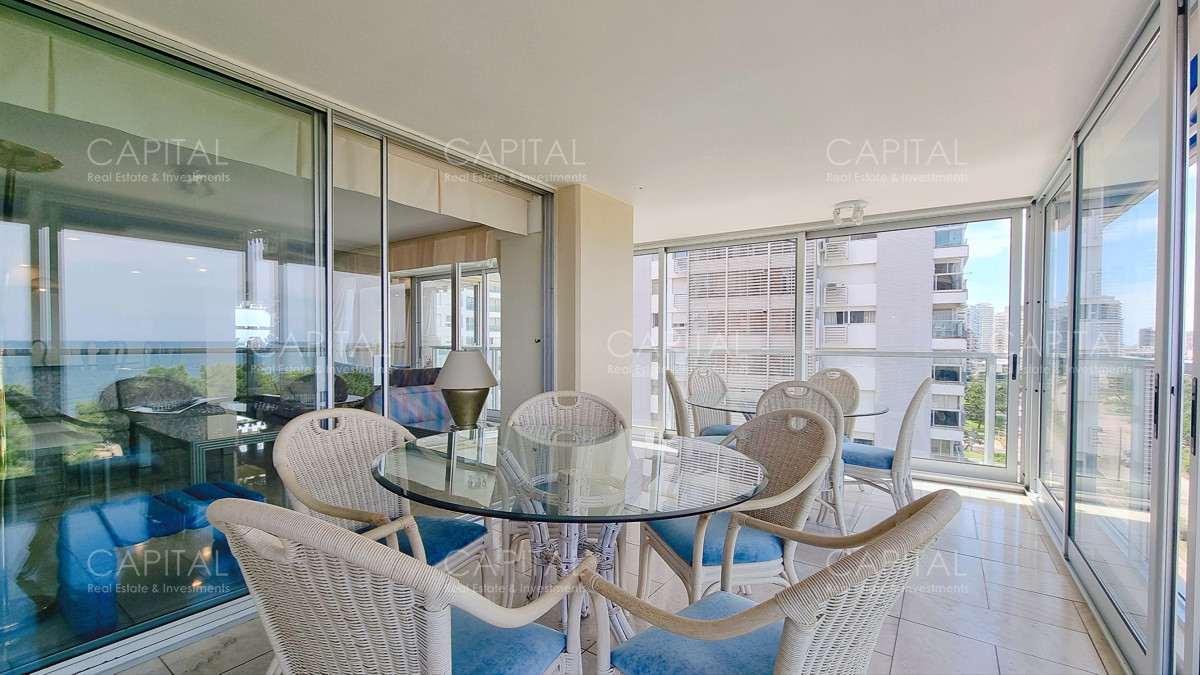 Apartamento ID.37679 - Semipiso con extraordinaria vista al Mar, 3 suites + dep, garage 3 autos, bauleras