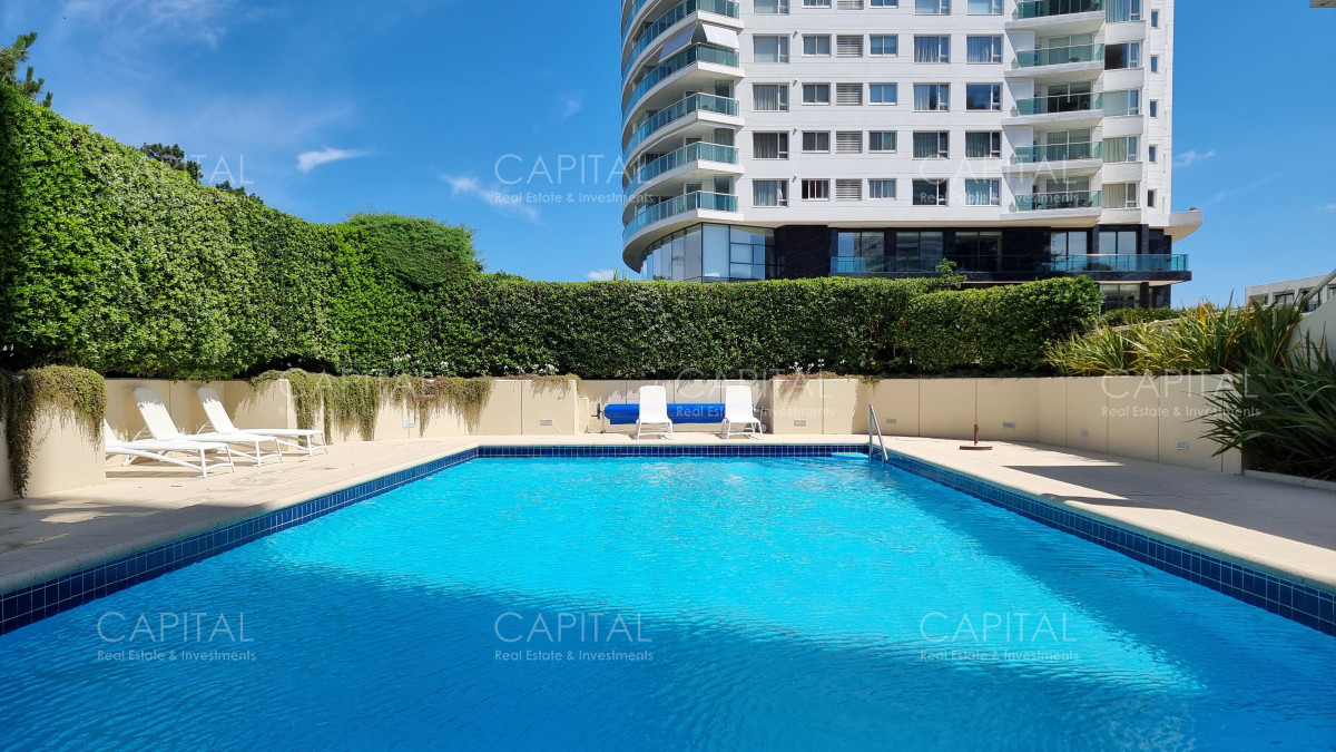 Apartamento ID.37679 - Semipiso con extraordinaria vista al Mar, 3 suites + dep, garage 3 autos, bauleras
