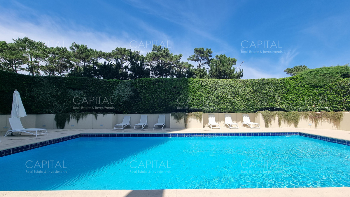 Apartamento ID.37679 - Semipiso con extraordinaria vista al Mar, 3 suites + dep, garage 3 autos, bauleras