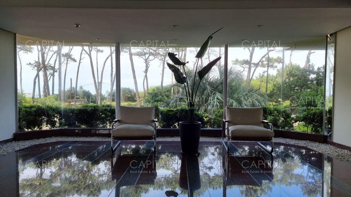 Apartamento ID.37679 - Semipiso con extraordinaria vista al Mar, 3 suites + dep, garage 3 autos, bauleras