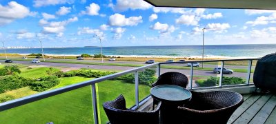 Frente al Mar, 3 dormitorios 3 baños, hermosa vista hacia Punta del Este
