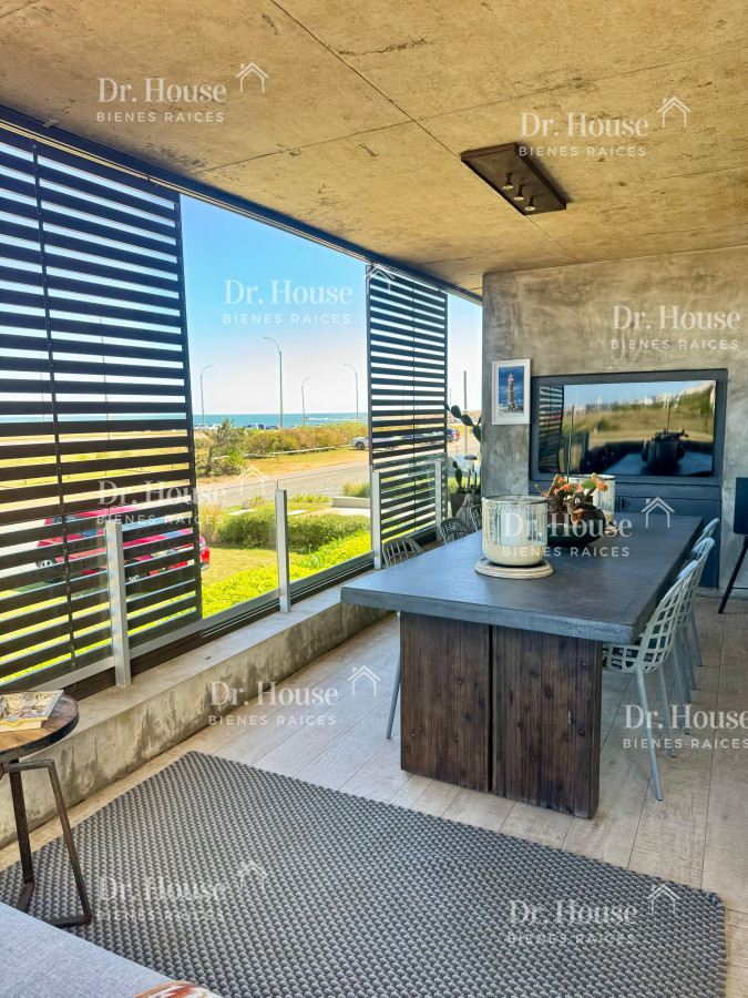 Hermoso Apartamento 3 suites en primera línea de playa mansa - DRH1510A