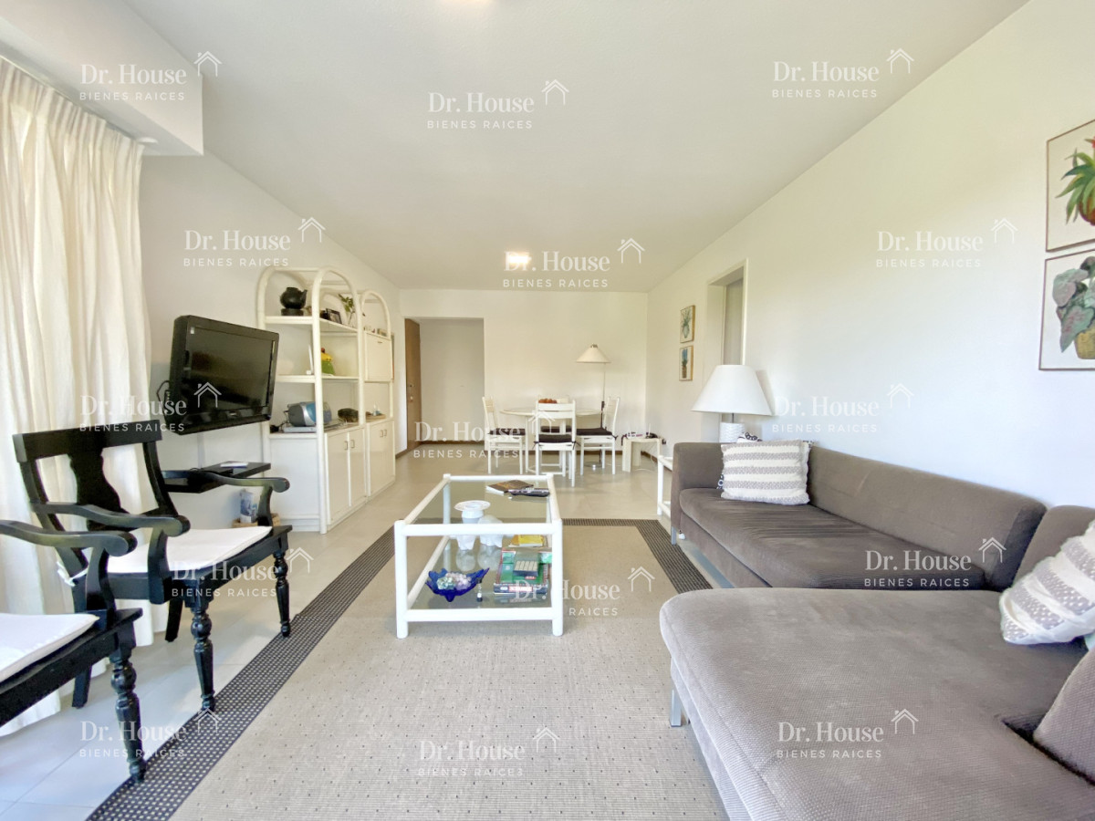 Apartamento 2 dormitorios en Roosevelt - hermosa vista al Bosque en un edificio de Época con muy buenos servicios - DRH1047A