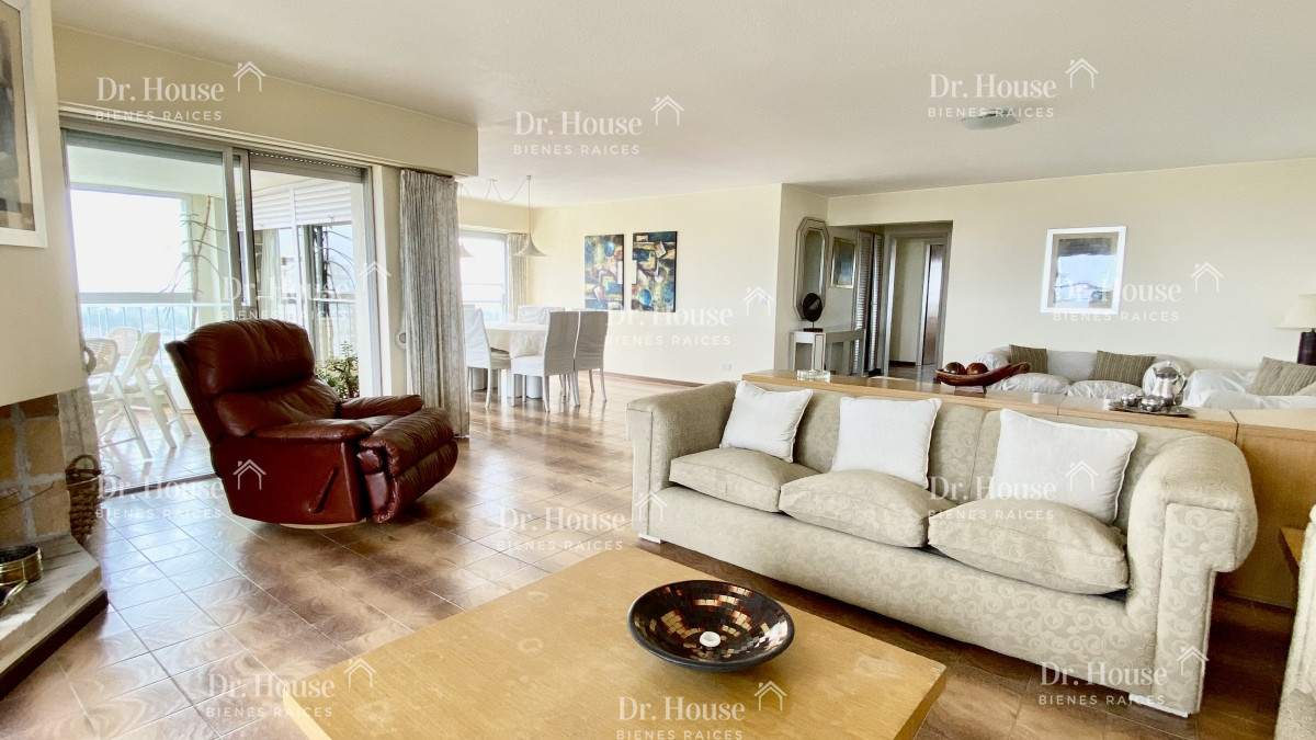 Se vende Hermos Penthouse 3 dormitorio + Servicio en parada 17 de Roosevelt - Punta del Este - DRH1333A