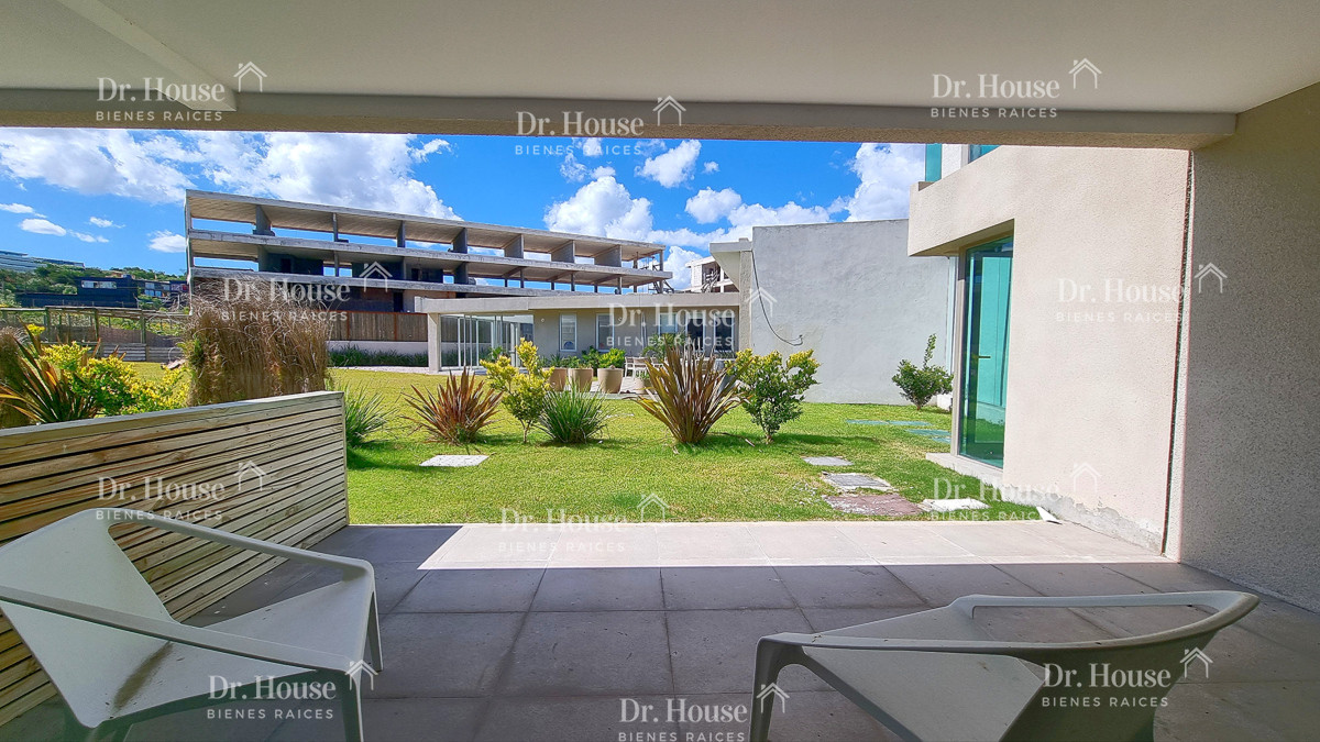 Monoambiente en venta, Syrah La Grutas, frente a la playa Punta Ballena - DRH1517A