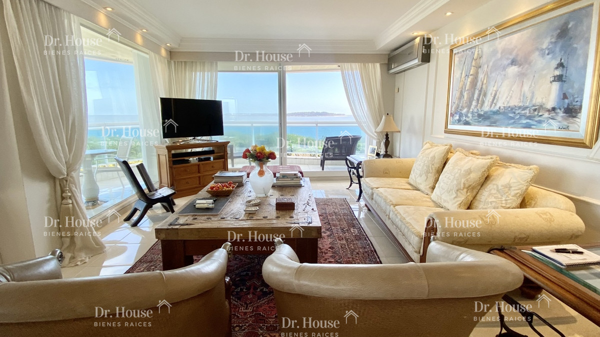  Exclusivo departamento 3 dormitorios + servicio en primera línea de playa mansa - DRH1342A