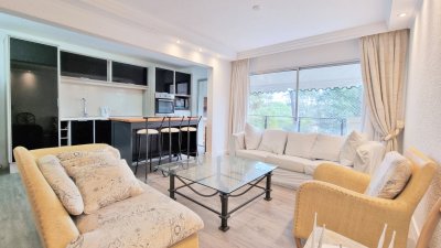 Apartamento edificio bajo, 3 dormitorios, 2 baños, balcon con parrillero