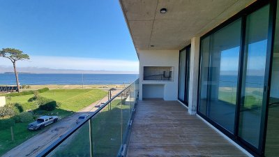 MANSA BAY PUNTA DEL ESTE VENTA DE APARTAMENTO DE 3 DORMITORIOS CON PARRILLERO PROPIO
