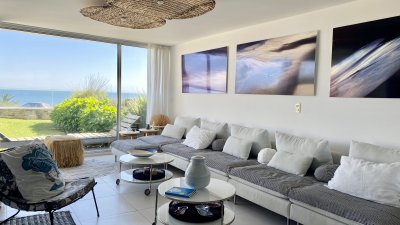 Espectacular apartamento frente al mar en playa mansa 2 Dormitorios 3 Baños 2 Suites 