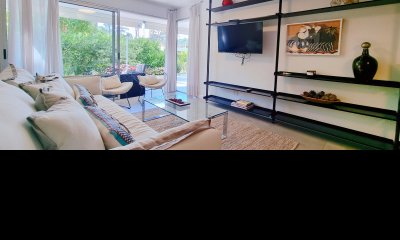 Apartamento a 2 cuadras de la Mansa, 3 dormitorios, Jardin, parrillero y alefaccion,