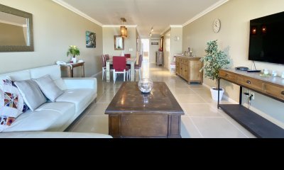 Apartamento 3 dormitorios en suite con vista a playa brava en los dedos - reciclado en su totalidad en prestigiosa torre de punta del este