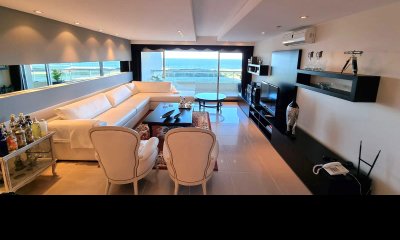 Apartamento en venta Torre Lobos, 3 Suites + servicio.