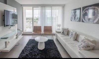 Gran oportunidad! Apartamento 1 dormitorio y medio en prestigiosa torre de punta del este