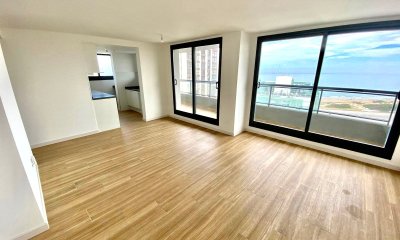 Apartamento a estrenar, en torre a 100 metros de playa Brava, 2 dormitorios 2 baños