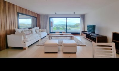 Apartamento en venta en Marigot playa Brava. 3 suites, parrillero.
