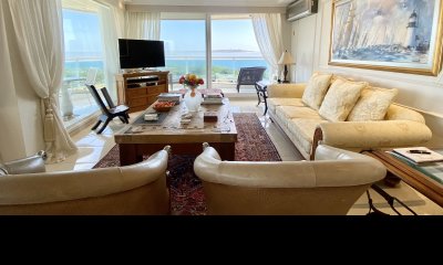 Exclusivo departamento 3 dormitorios + servicio en primera línea de playa mansa