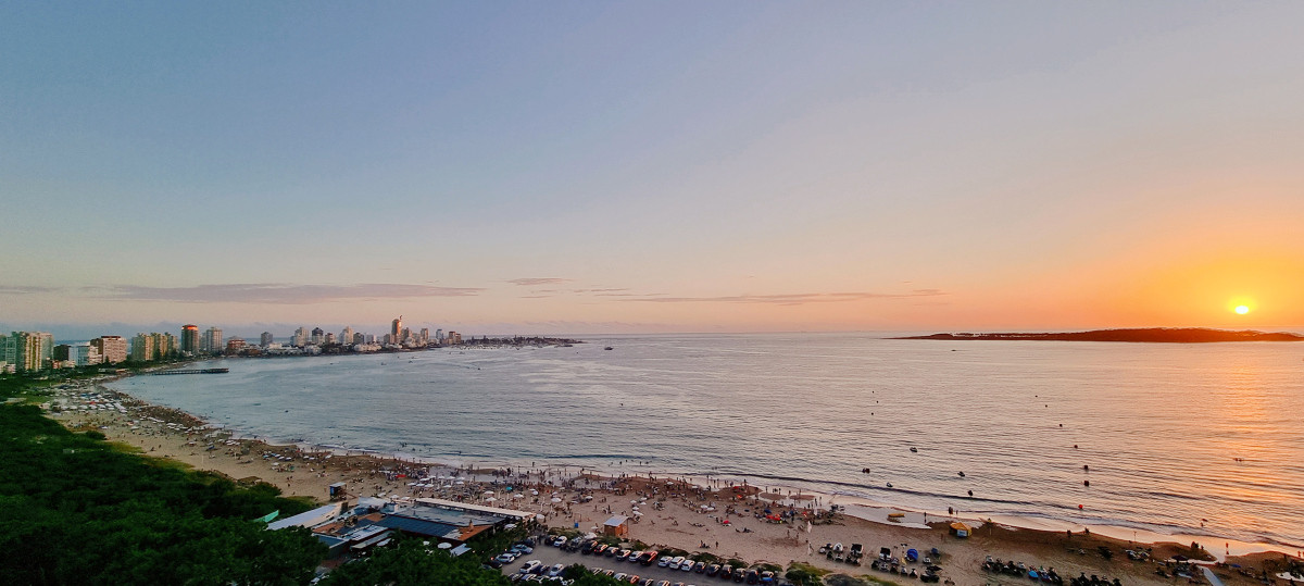 Excepcional Semipiso en Golden Gate, piso alto, 3 suites+dependencia, calefaccion