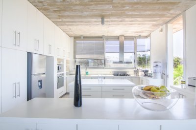 moderna casa de lujo amoblada con piscina climatizada y la mejor vista al mar en punta piedras - drh434c