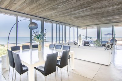 moderna casa de lujo amoblada con piscina climatizada y la mejor vista al mar en punta piedras - drh434c