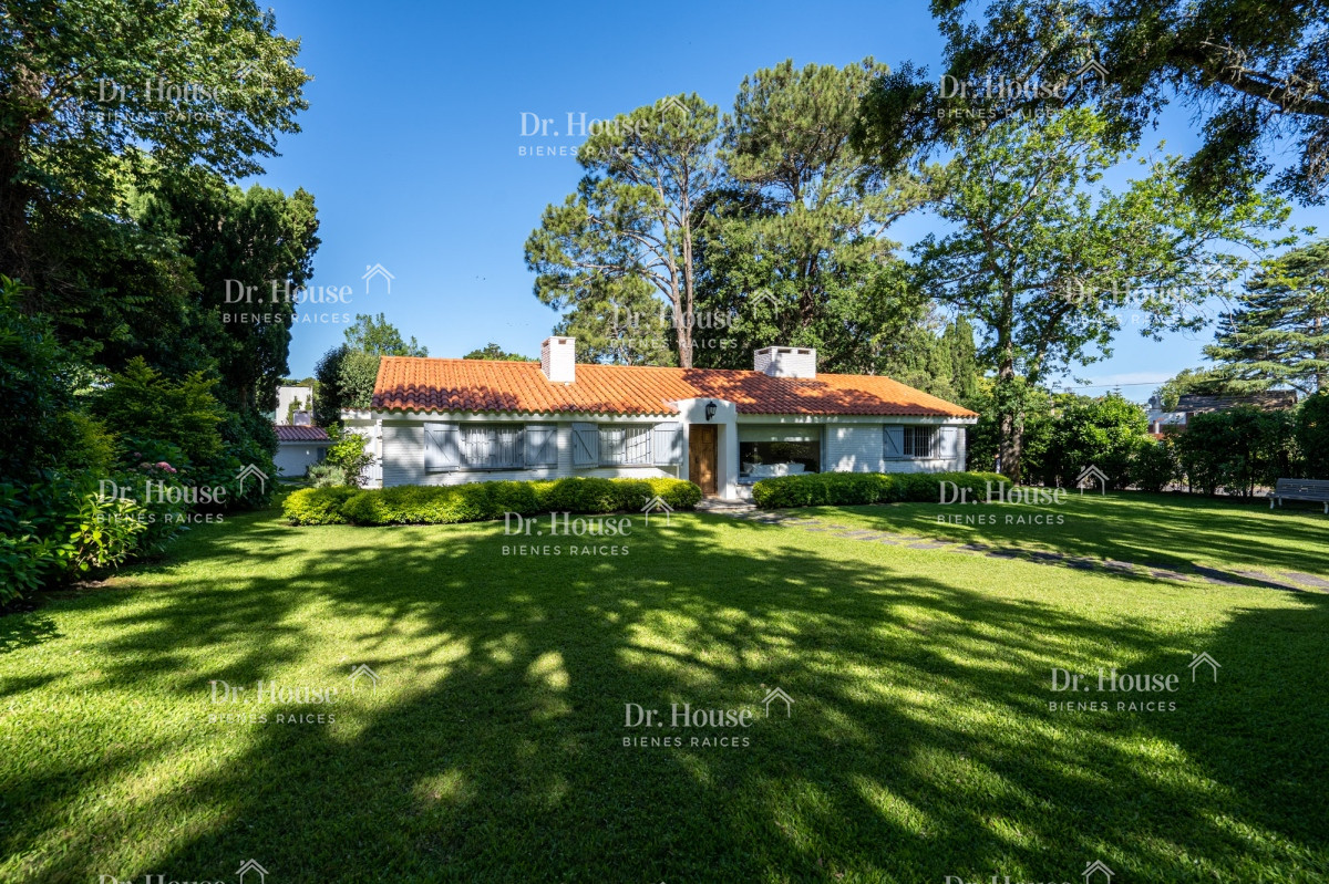 preciosa propiedad de 5 dormitorios divididos en dos hermosas y amplias casas construidas en el mismo terreno - alquiler de temporada  - drh1331c