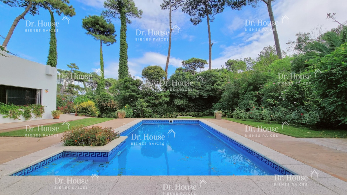 gran casa en lugano, 6 dormitorios + dep. piscina, parrillero, parque, playroom. - drh812c
