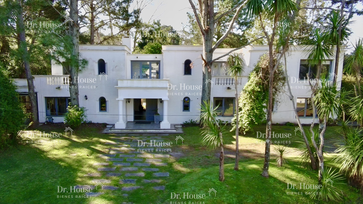 Espectacular Casa 5 suites + Casa de Huéspedes y Piscina en Rincón del Indio - Punta del Este - DRH1238C