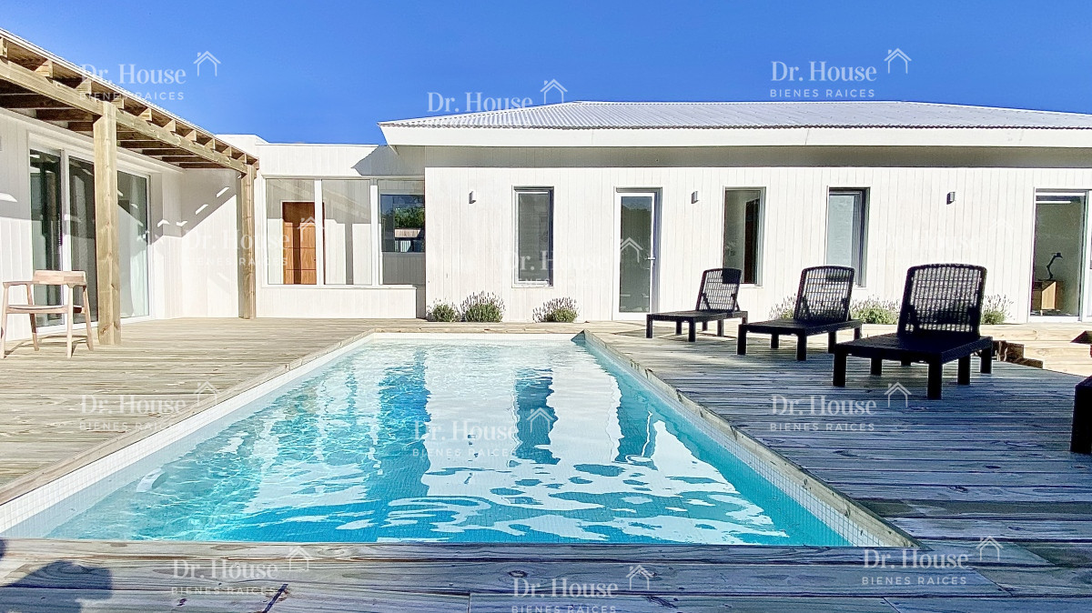 PRECIOSA CASA 4 DORMITORIOS + SERVICIO A ESTRENAR EN PINAR DEL FARO, JOSE IGNACIO A SOLO 300 METROS DEL MAR  - DRH1212C