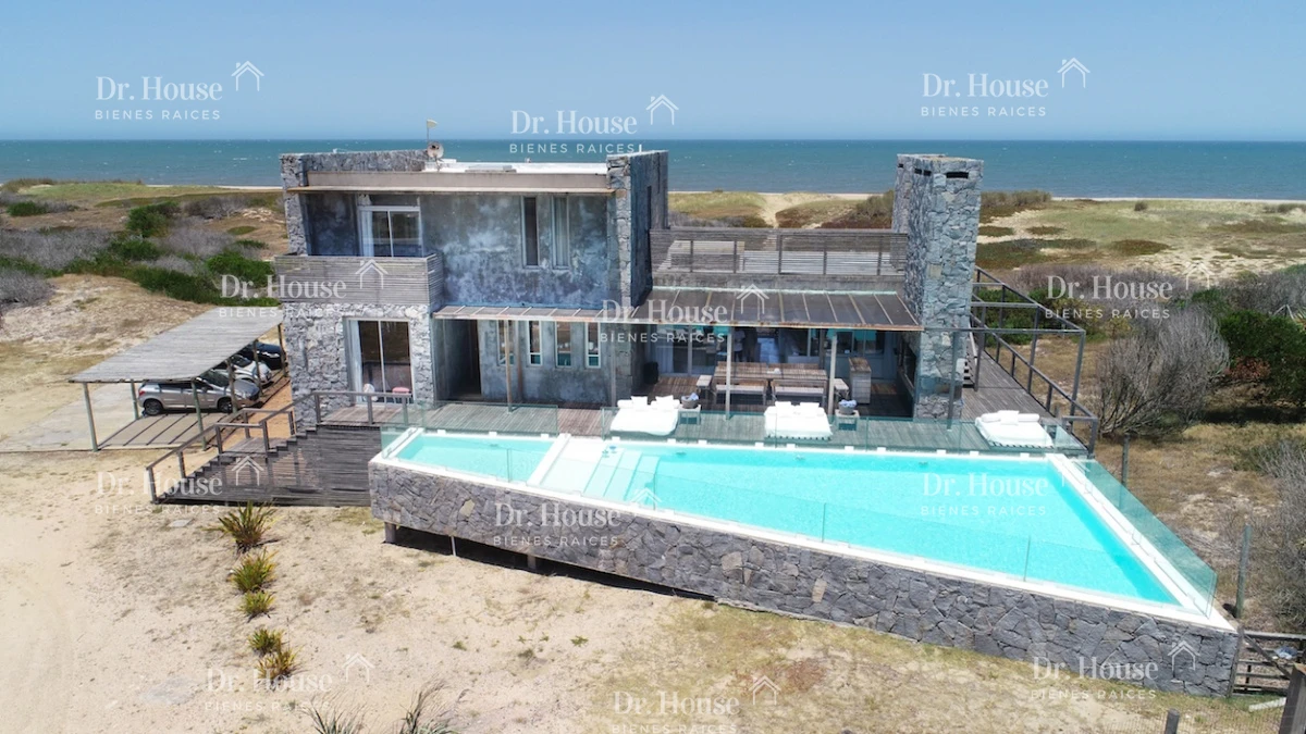 Espectacular Casa Primera Fila Sobre El Mar en Santa Monica, Jose Ignacio - DRH419C