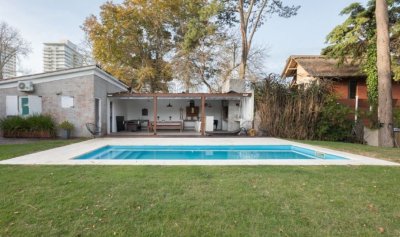 CASA EN MANSA EN VENTA DE 3 Y DEPENDENCIA VENTA