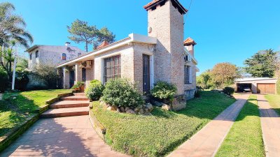 Casa tradicional en Lausana, 4 dormitorios, gran piscina, barbacoa cerrada, garage y estacionamiento.